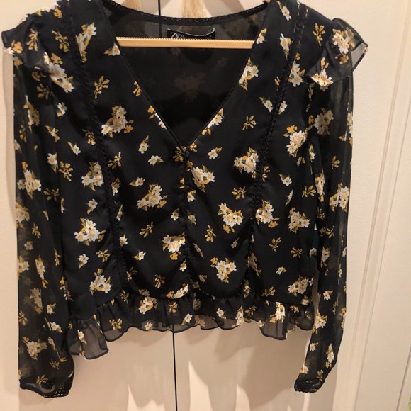 Zara Floral Blouse with Shoulder Detail - Picture 4 of 6